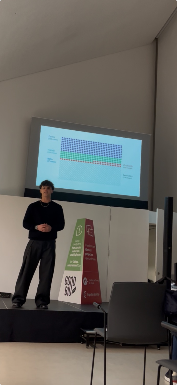 Mauro presentando cómo se reparte el tiempo de una vida